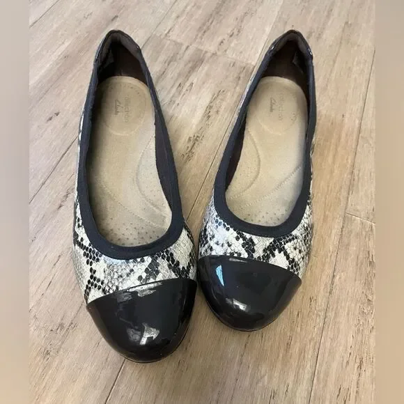 Clarks Collection brown patent leather animal print leather women’s flats. 8 - Picture 2 of 6